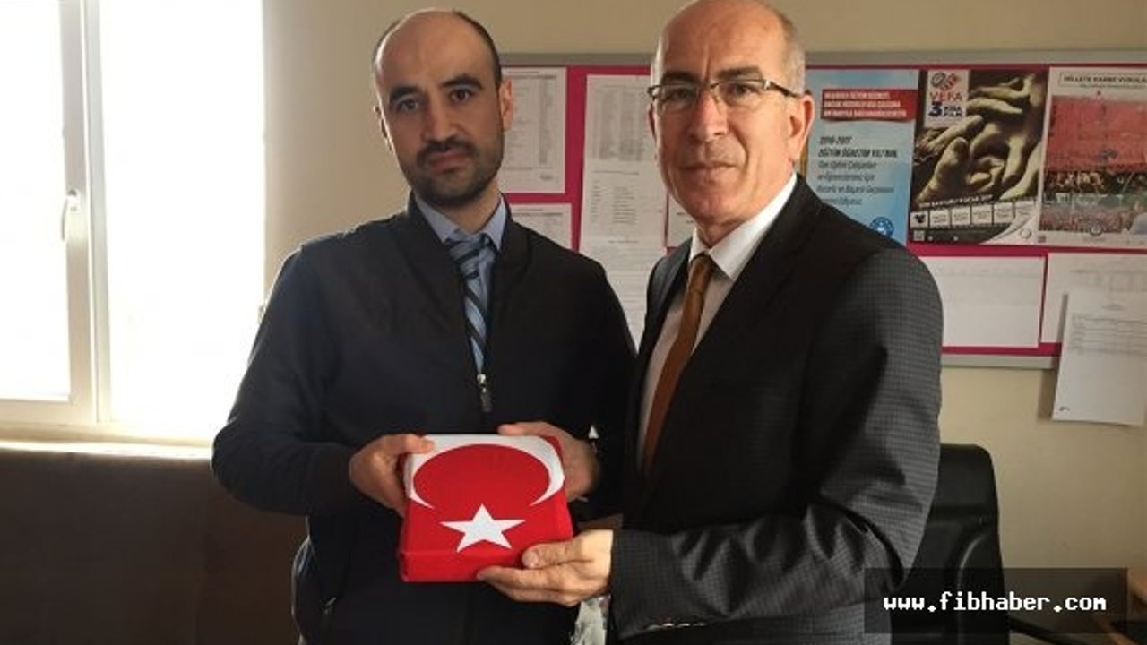 Uğur'dan İmam Hatiplilere Kuran Hediyesi