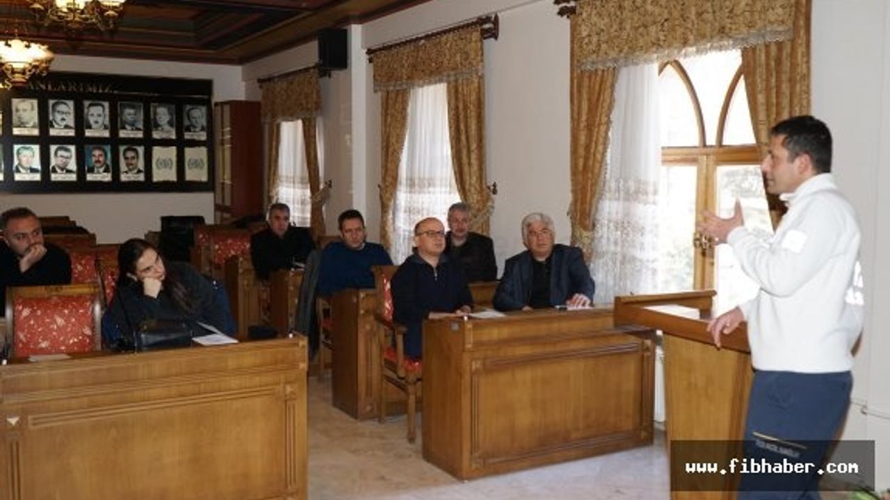 Belediye Hizmet Birim Müdürlerine İlk Yardımcı Eğitimi Veriliyor