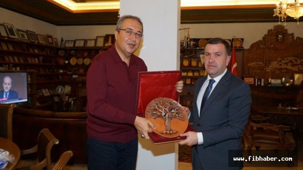 Mustafa Eldivan’dan Başkan Ünver'e Veda Ziyareti