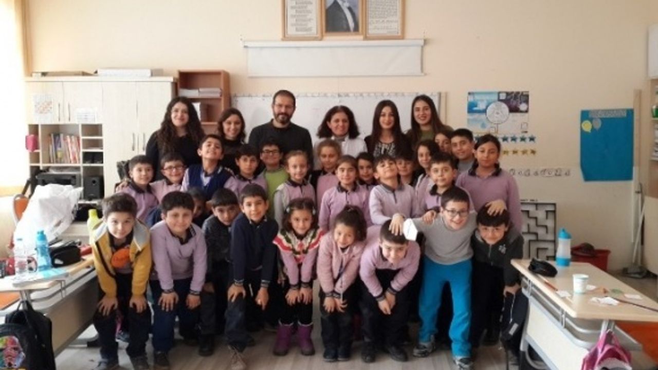 NEÜ’de öğrenim gören öğretmen adayları öğrenciler ile buluştu