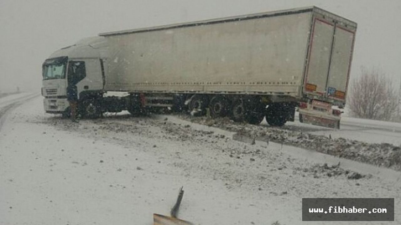 Nevşehir Acıgöl yolunda TIR’lar Zor Anlar Yaşıyor