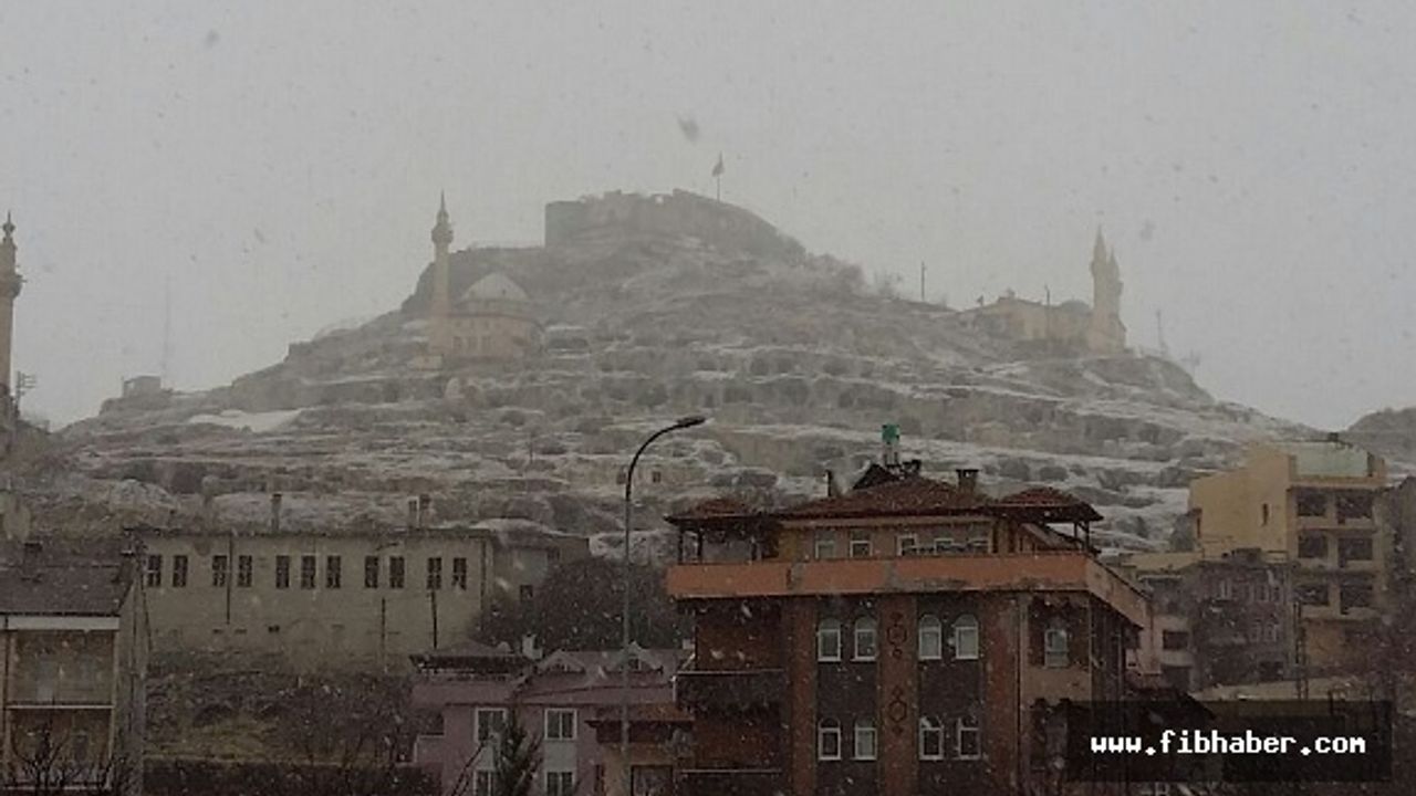 Nevşehir'de beklenen kar yağışı başladı
