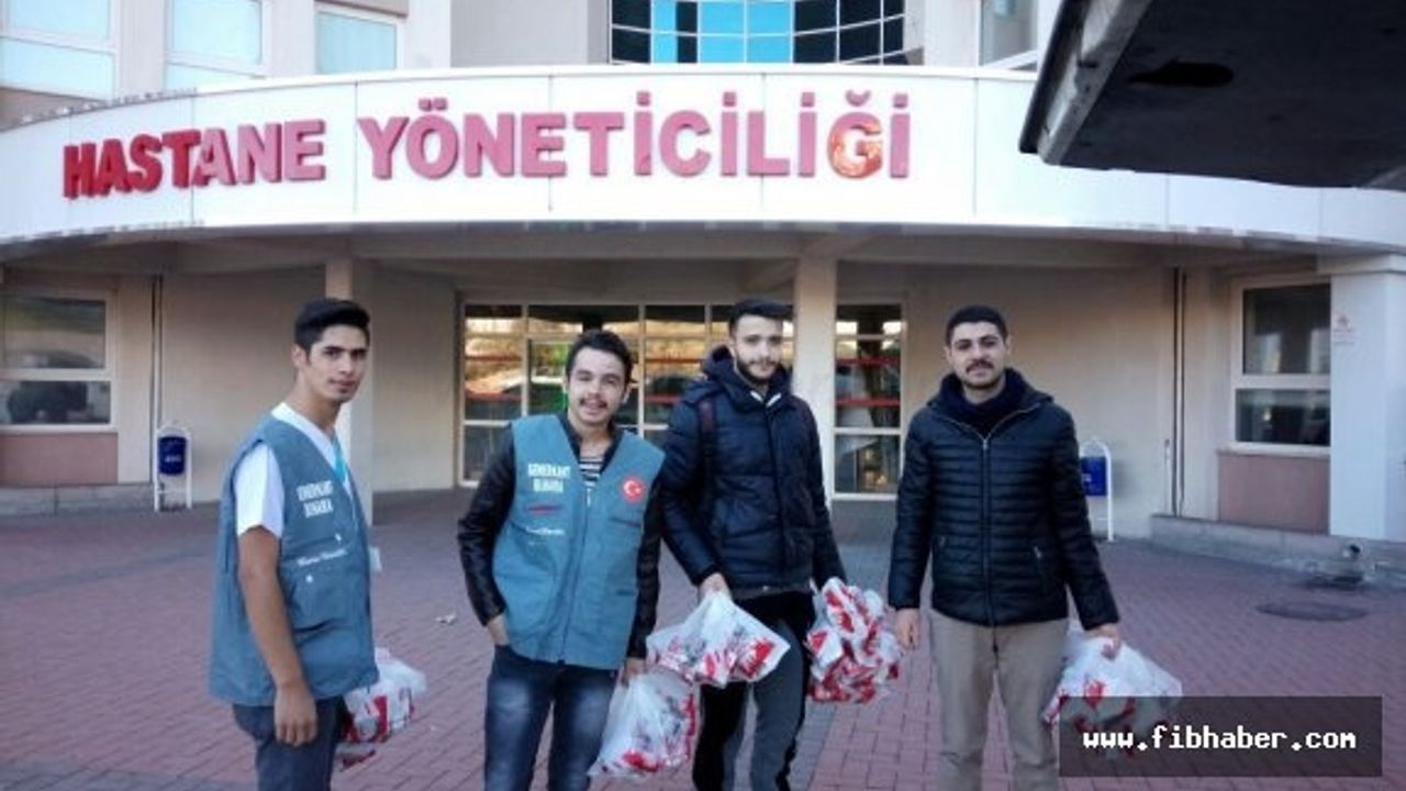 Semerkand Buhara Derneği gönüllüleri Kandil Simiti Dağıttı