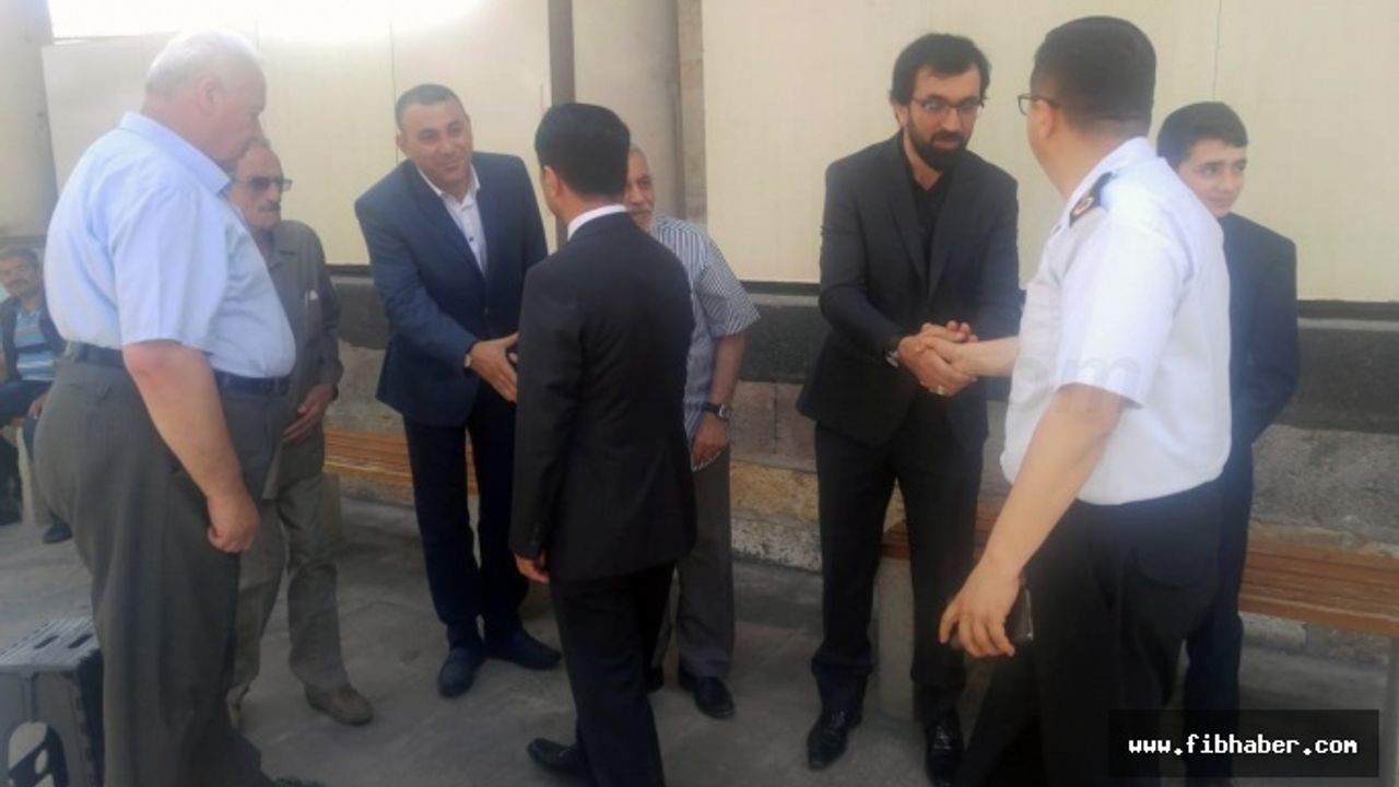 Vali Aktaş, Cuma Namazı Sonrası Halkla Bayramlaştı