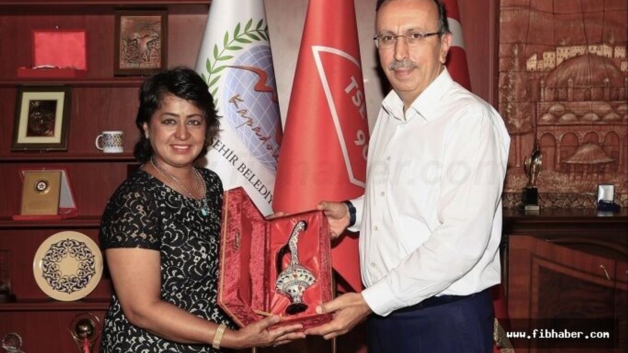 Mauritius Cumhurbaşkanı Gurib, Belediye Başkanı Seçen'i Ziyaret Etti