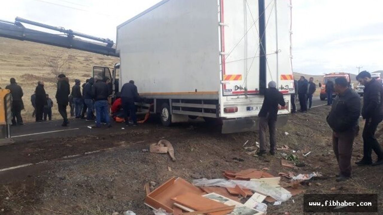 Nevşehir'de Ev Eşyası Taşıyan Kamyon Devrildi