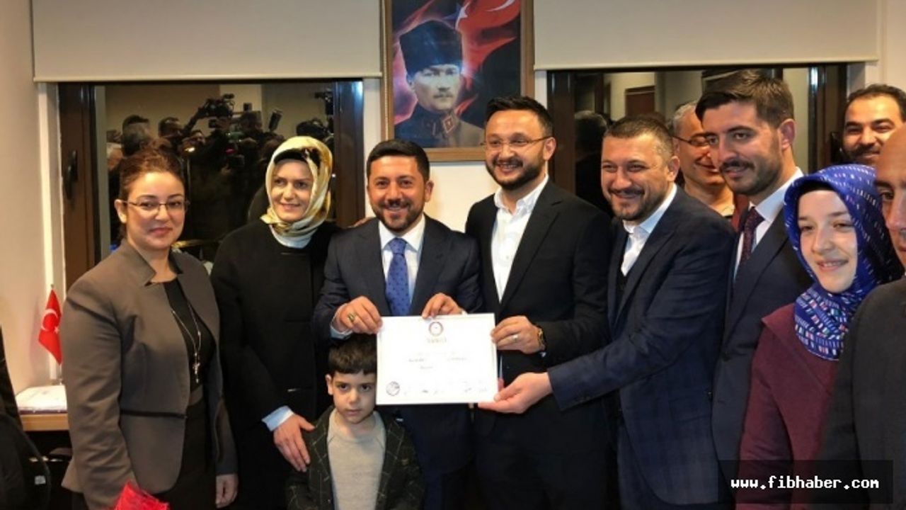Nevşehir Belediye Başkanı Rasim Arı mazbatasını aldı