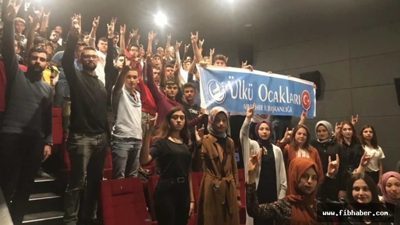 Nevşehir'de Ülkücüler "Kuşatma 7 Uyuyanlar " filmini izledi
