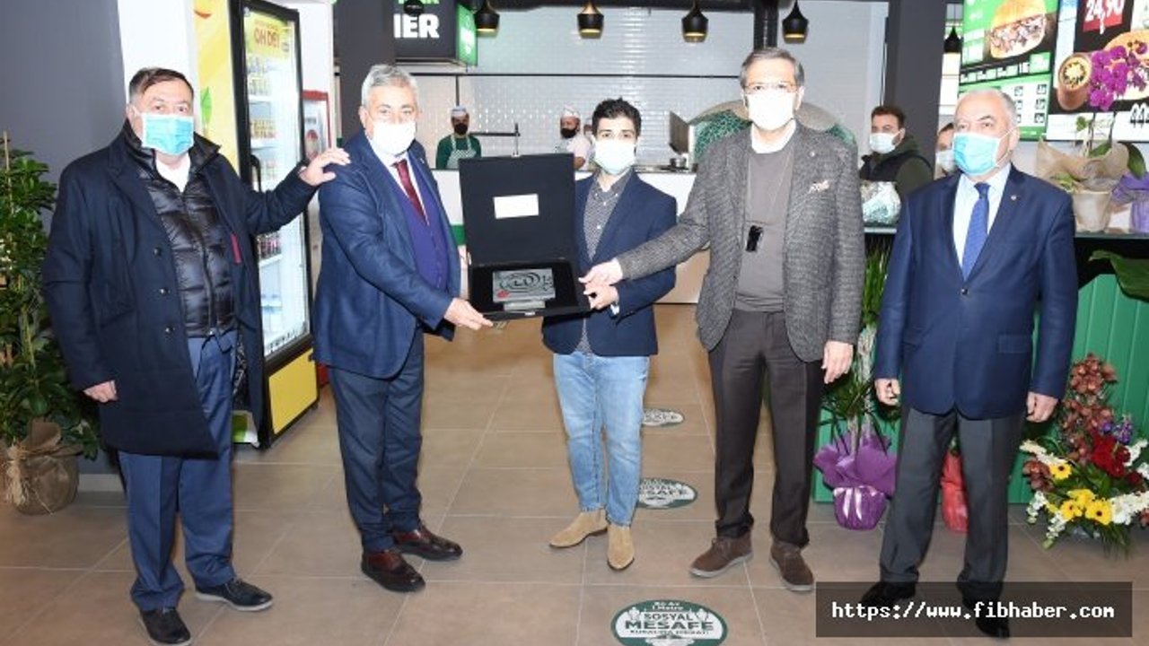 Parmaksız ve Hisarcıklıoğlu’ndan, TOBB ETÜ mezunu Ali Şahin’e tebrik ziyareti