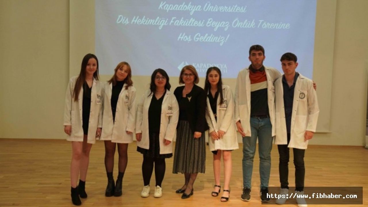 Diş Hekimliği Fakültesi 1. Sınıf Öğrencileri Beyaz Önlüklerini Giydiler