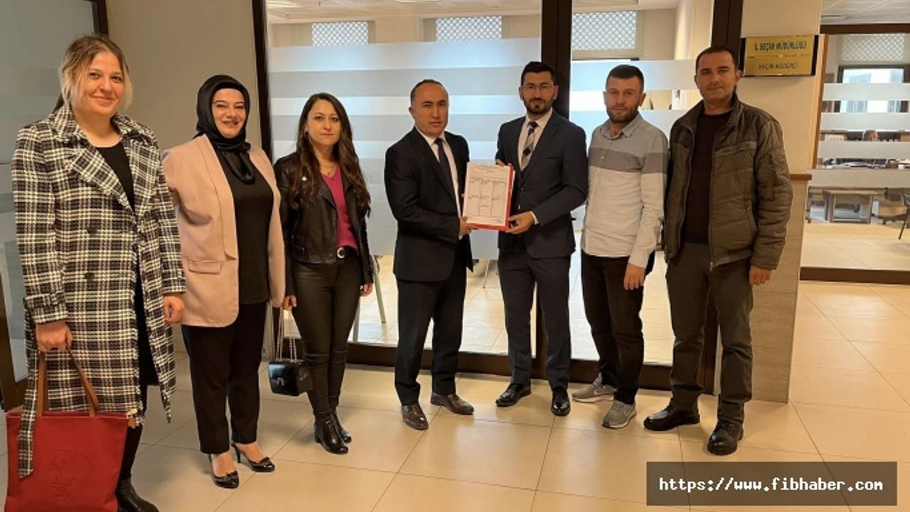 Güven tazeleyen Başkan Muhammet Fatih Mutlu mazbatasını aldı
