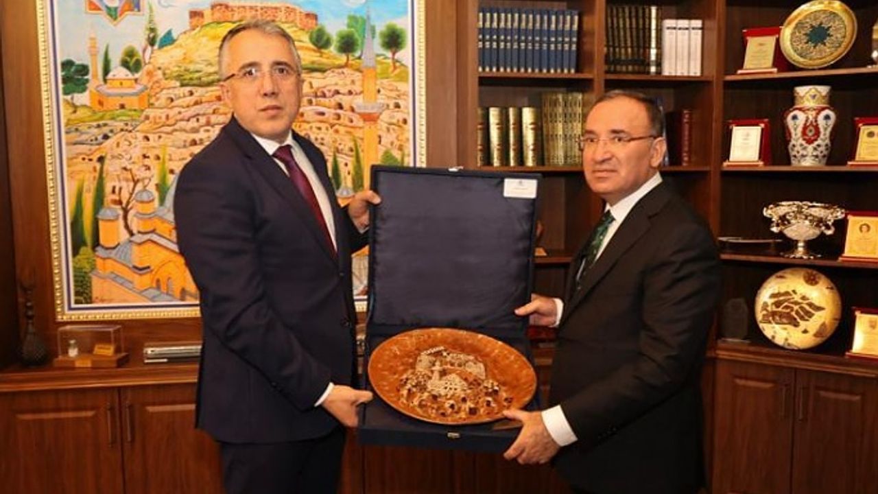 Adalet Bakanı Bozdağ, Nevşehir Belediyesi’ni Ziyaret Etti