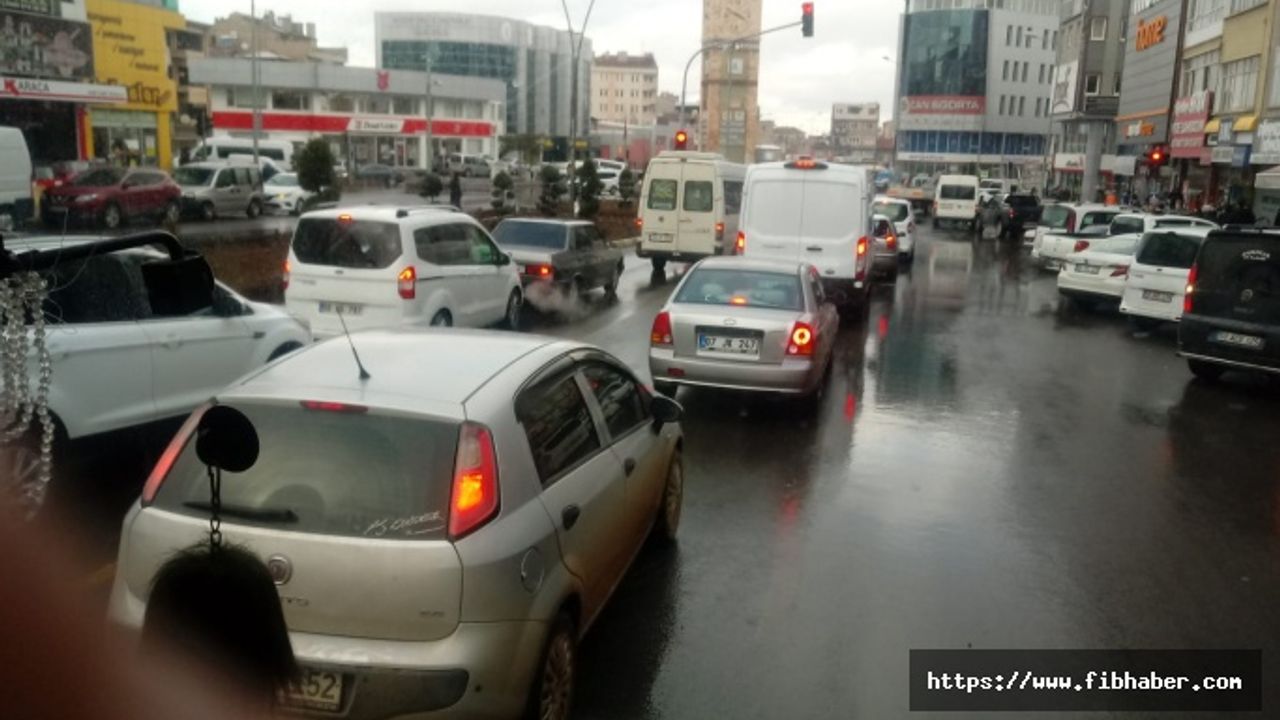 Nevşehir'in Pazartesi trafiği hiç çekilmiyor ...