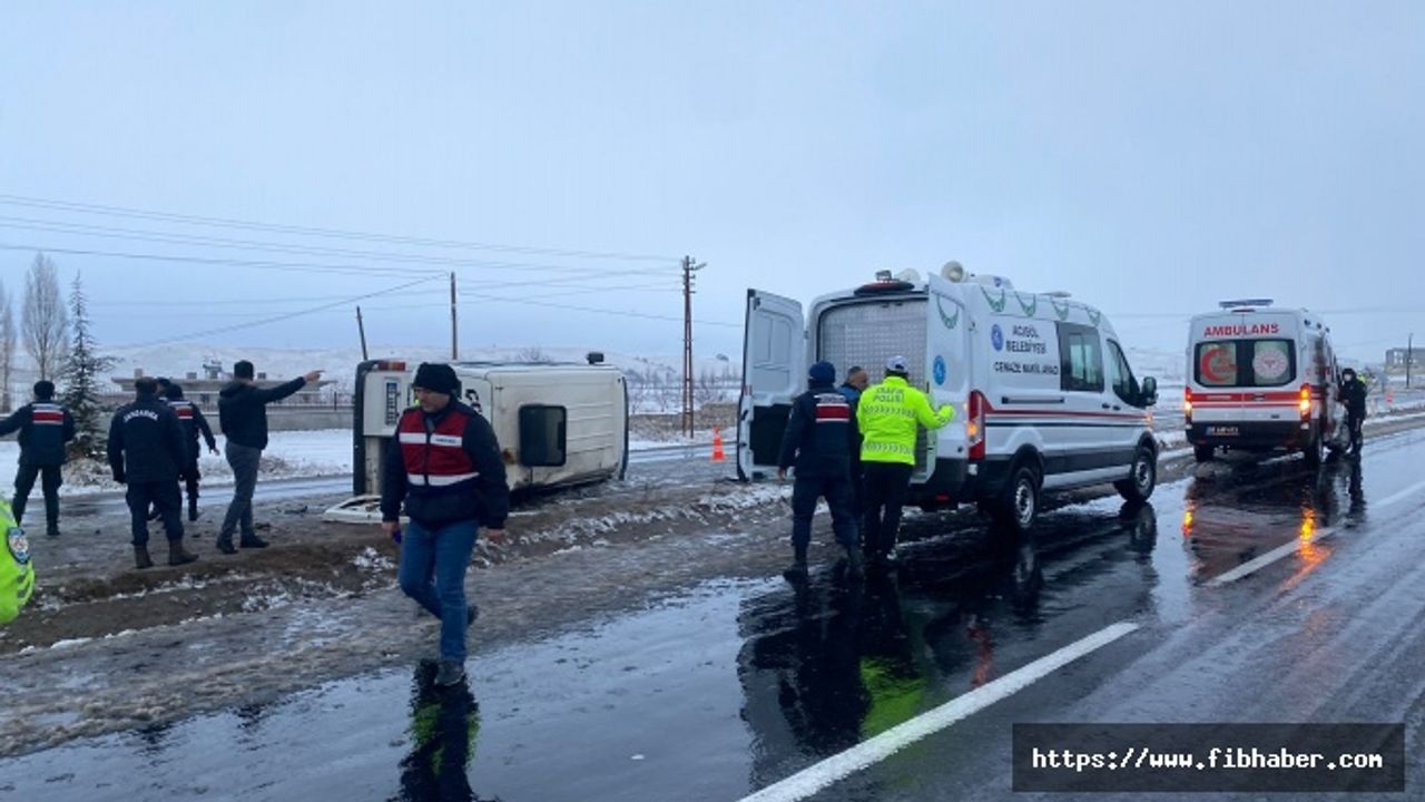 Nevşehir'de tarım işçilerini taşıyan minibüs devrildi: 1 ölü, 13 yaralı