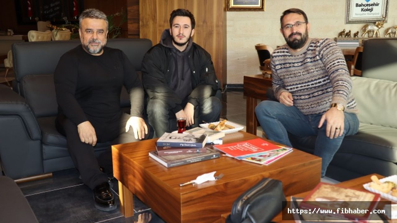 Ünlü Ses Sanatçısı Bülent Serttaş, Halis Uluer’i Ziyaret Etti