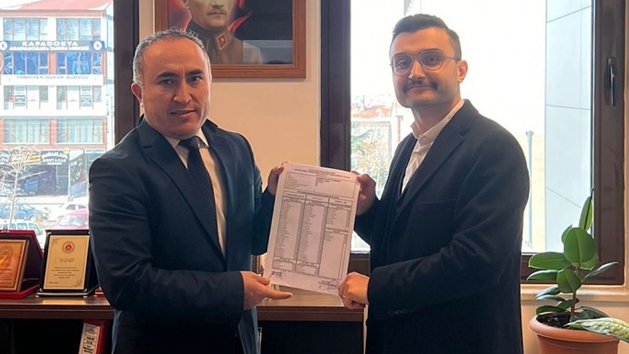 İYİ Parti Nevşehir İl Başkanı Alihan Kuzeyli mazbatasını aldı