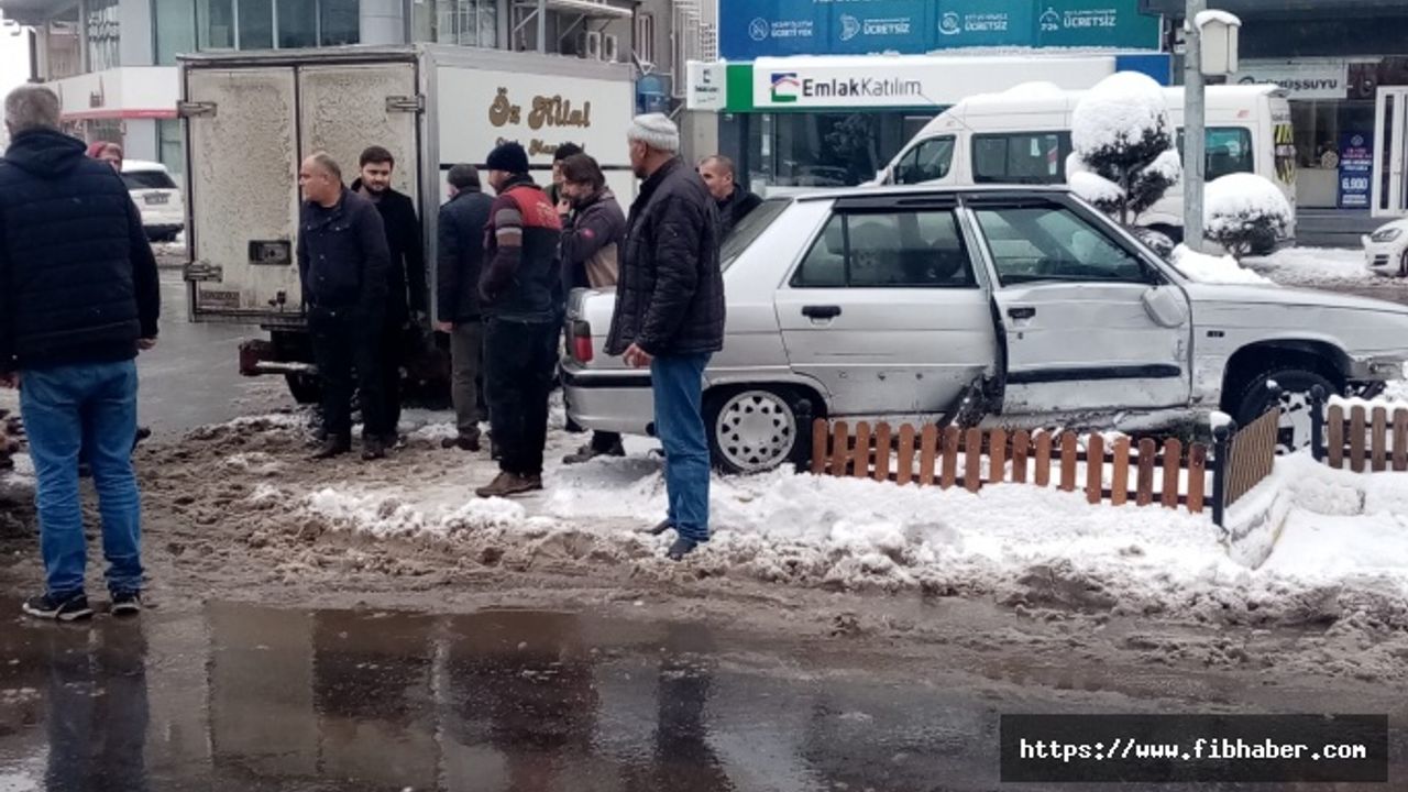 Nevşehir'de kar yağışı trafik kazalarına davetiye çıkardı
