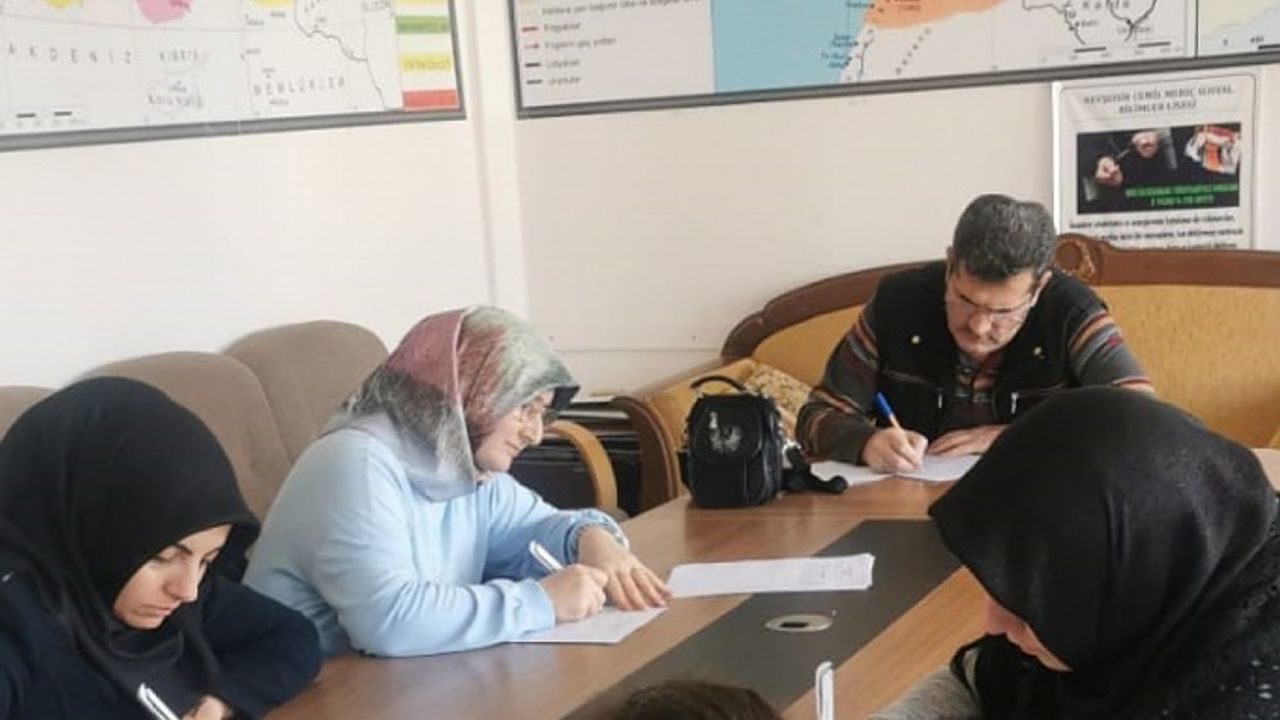 Nevşehir'de Velilere bilgi ve becerilerini geliştirmeleri eğitimi veriliyor
