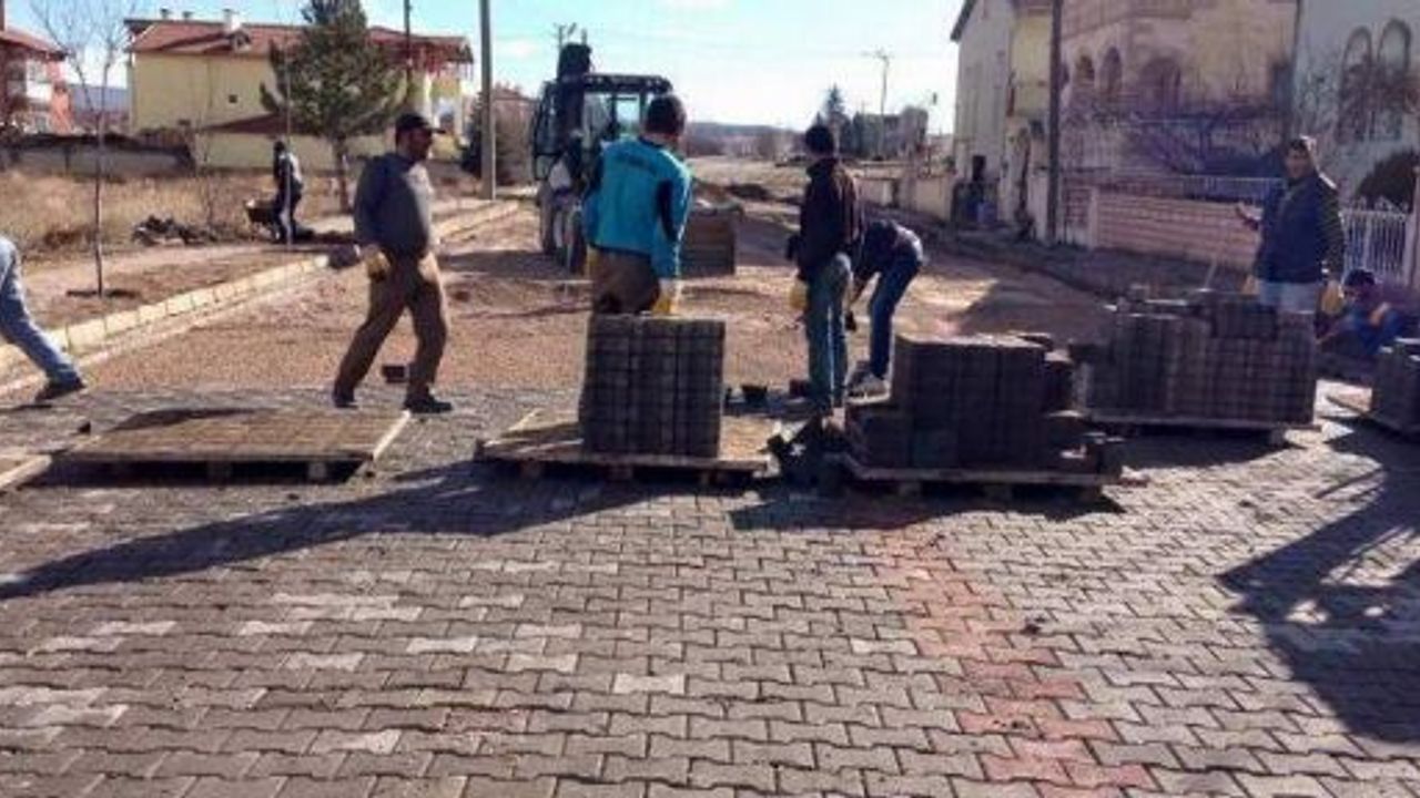 Avanos Belediyesi Kilitli Parke Yol Yapımına Devam Ediyor