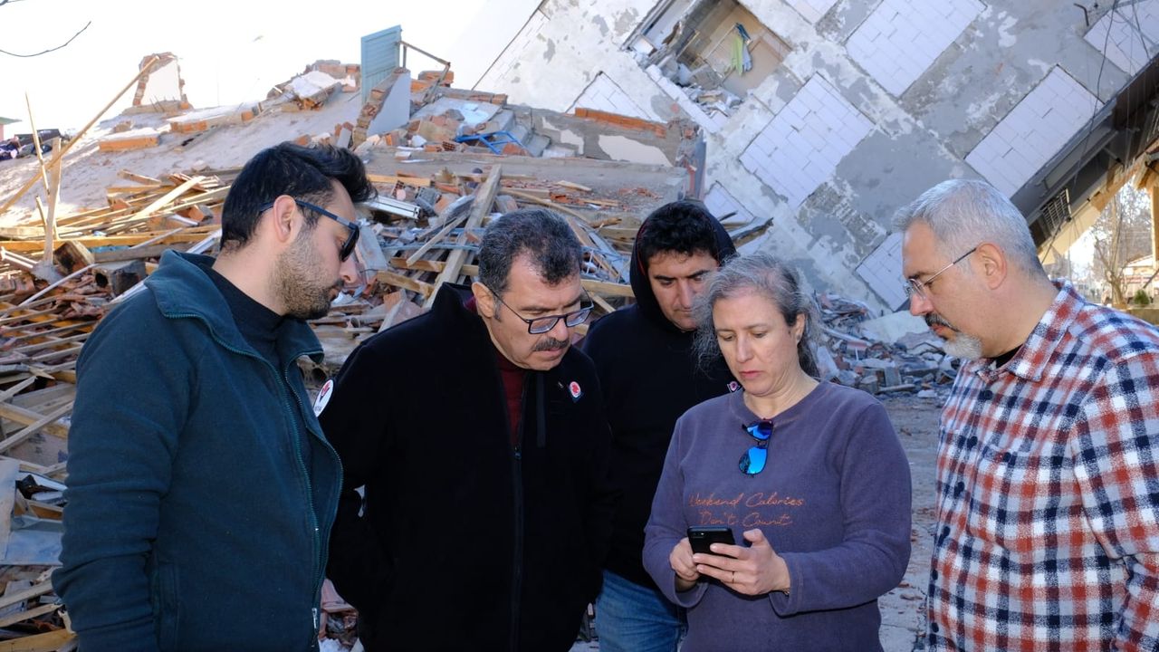 NEVÜ Rektör Yardımcısı Akın Deprem Bölgesinde