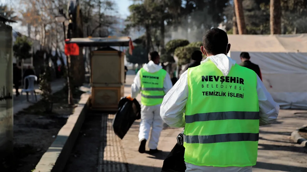 Nevşehir Belediyesi, Hatay’da Temizlik Çalışması Yürütüyor