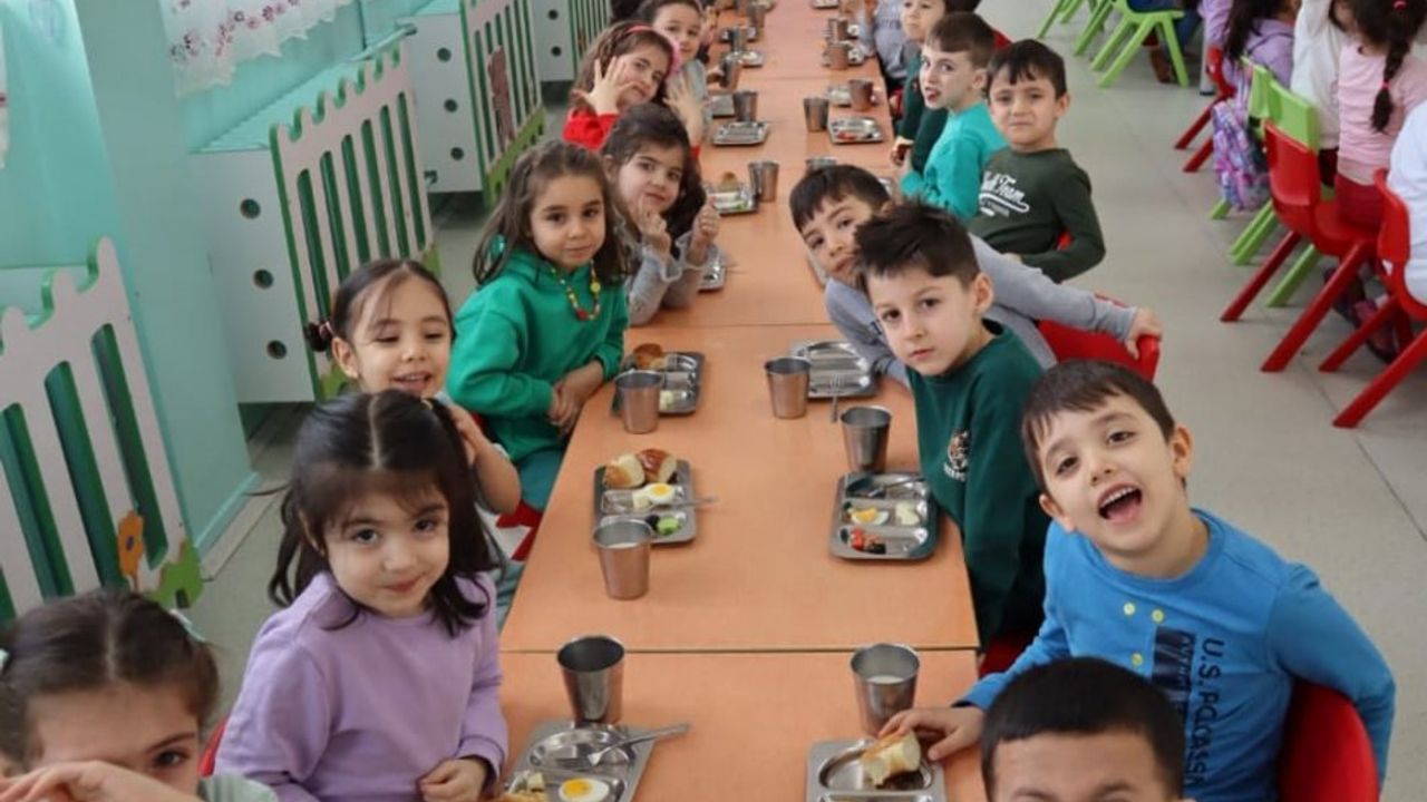 Nevşehir'de okul öncesi öğrencilere ilk yemekleri dağıtıldı