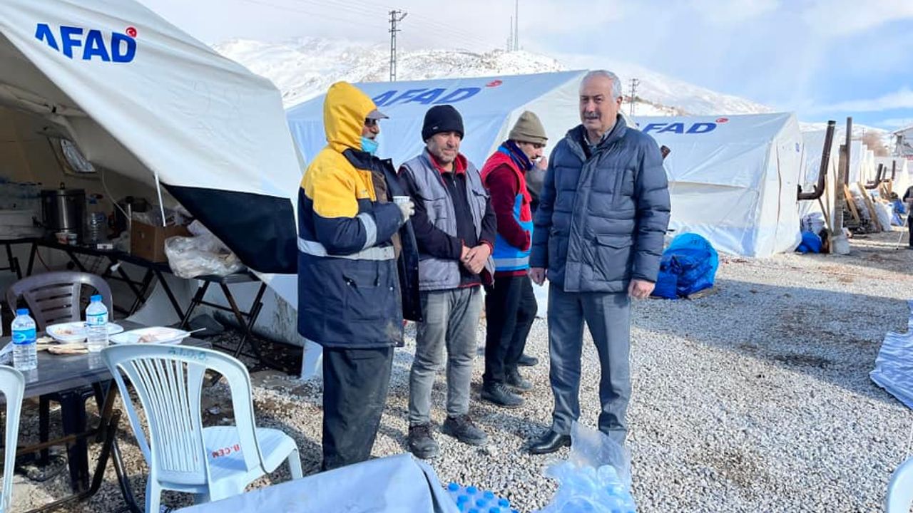 CHP'li Sarıaslan, deprem bölgesinde incelemelerini sürdürüyor