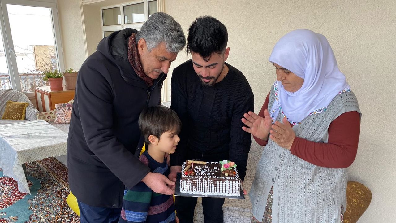 Başkan Çavdar'dan depremzede çocuğa doğum günü sürprizi