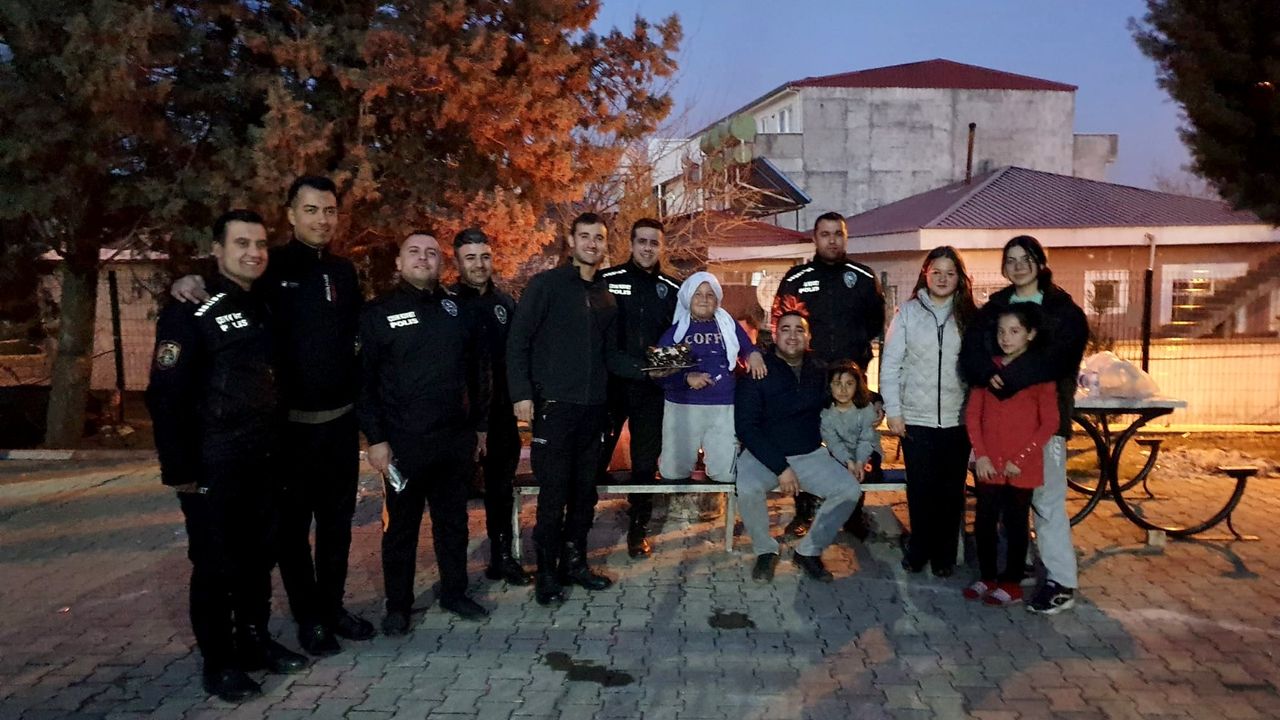 Nevşehir polisinden depremzede çocuğa doğum günü sürprizi