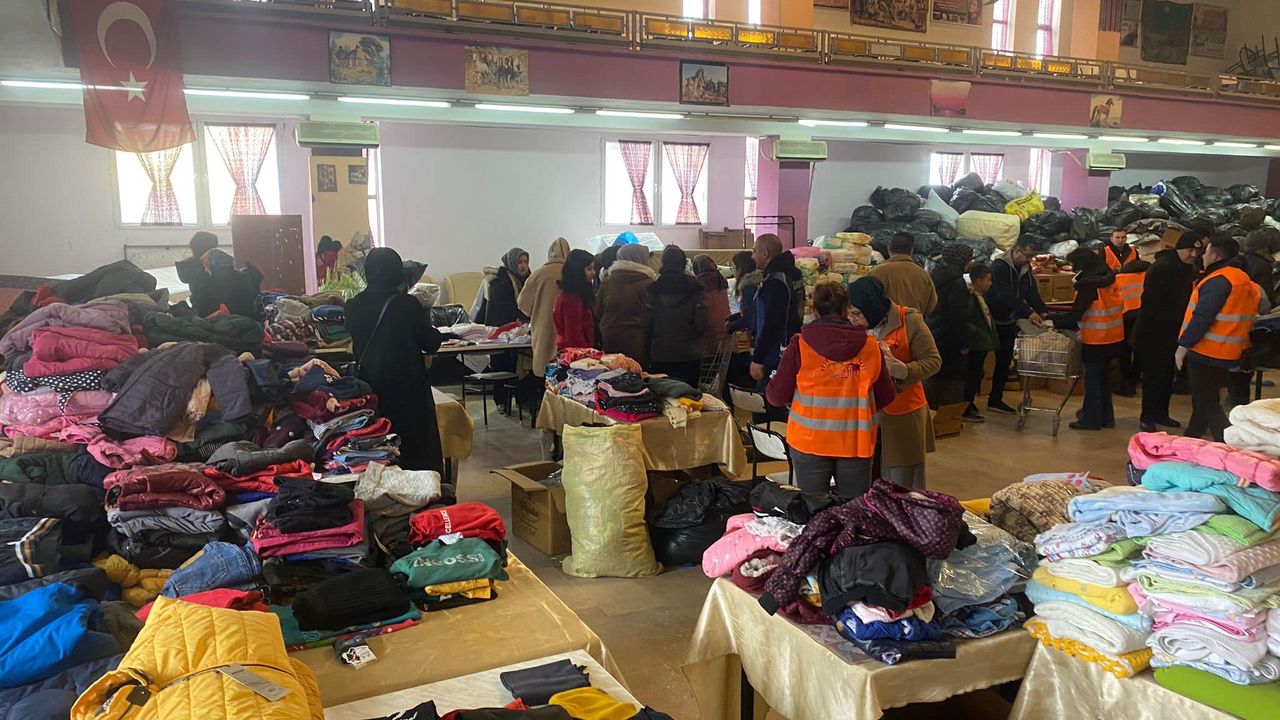 Gülşehir'de Düğün Salonu Depremzedeler için markete çevrildi