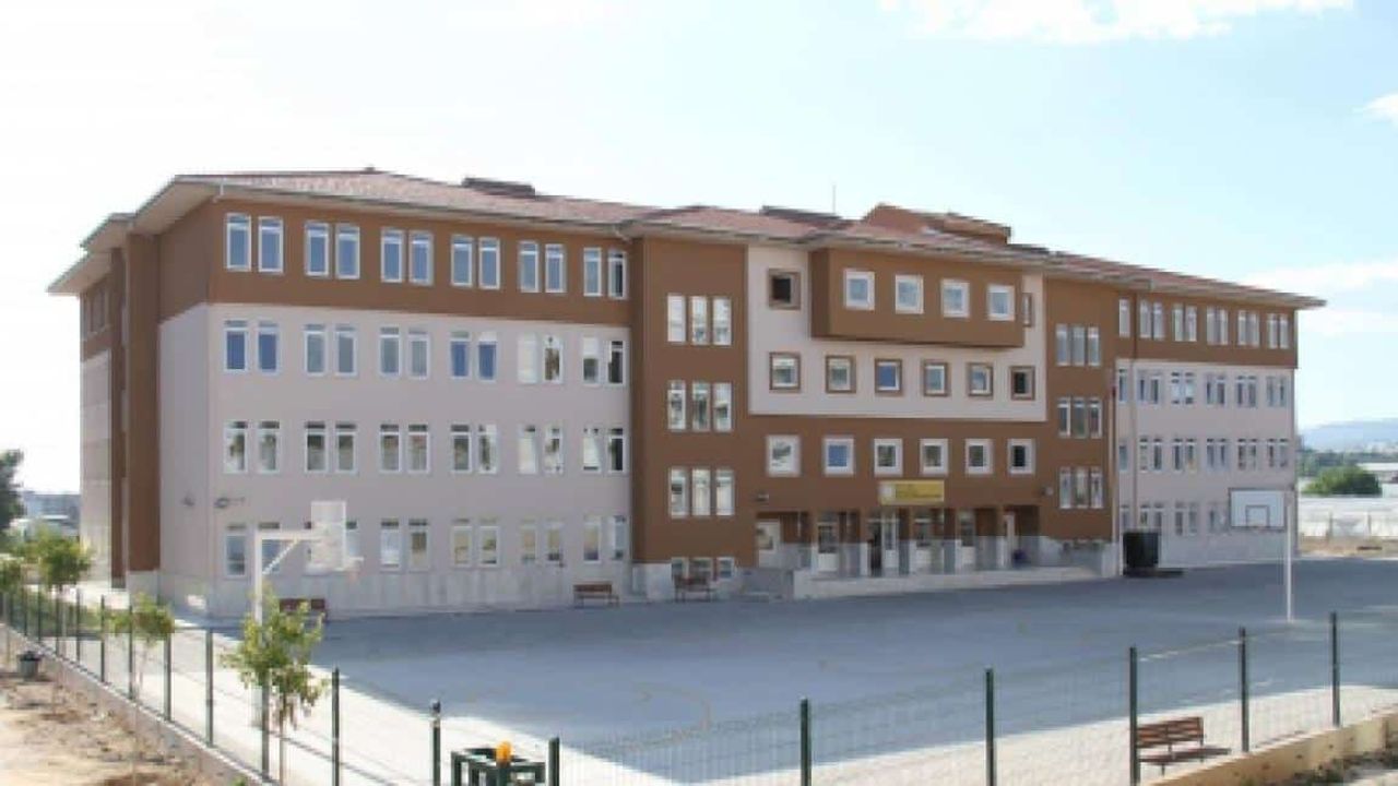 Kapadokya Anadolu Lisesinin yardımları muhtarlara teslim edildi