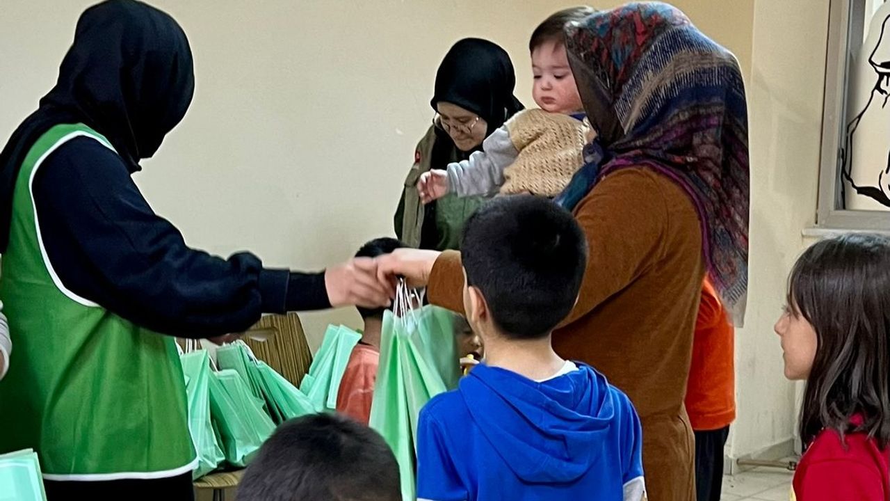 İHH Nevşehir’deki depremzede çocukların sevinç kaynağı oldu