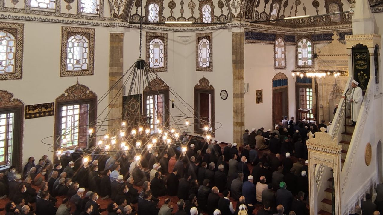 Nevşehir'de depremzedeler için camilerde 2 milyon toplandı!
