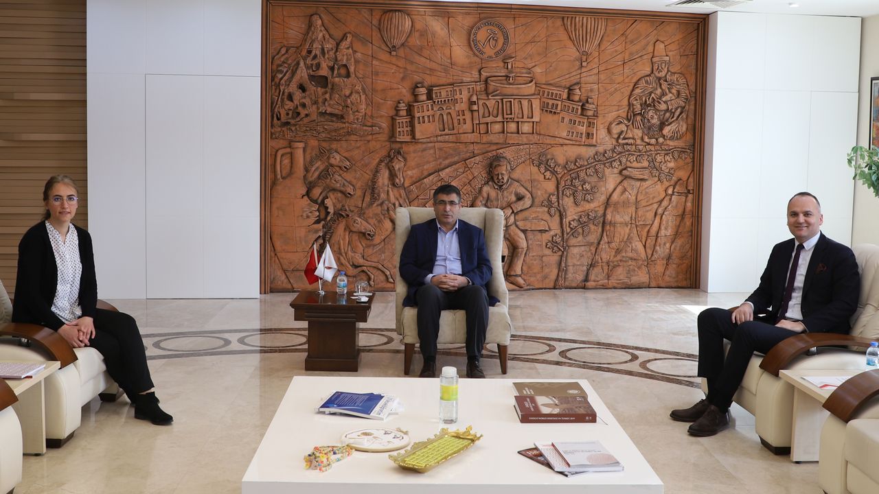 Emlak Katılım Bankası Nevşehir Şube Müdürü Özdamar’dan NEVÜ Rektörü Aktekin’e Ziyaret