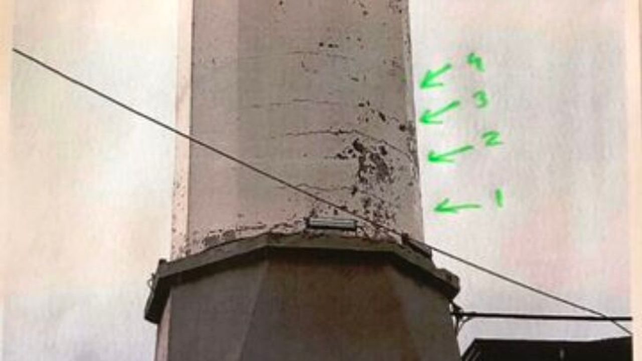 Çalış Beldesinde deprem sonrası cami minaresi çatladı