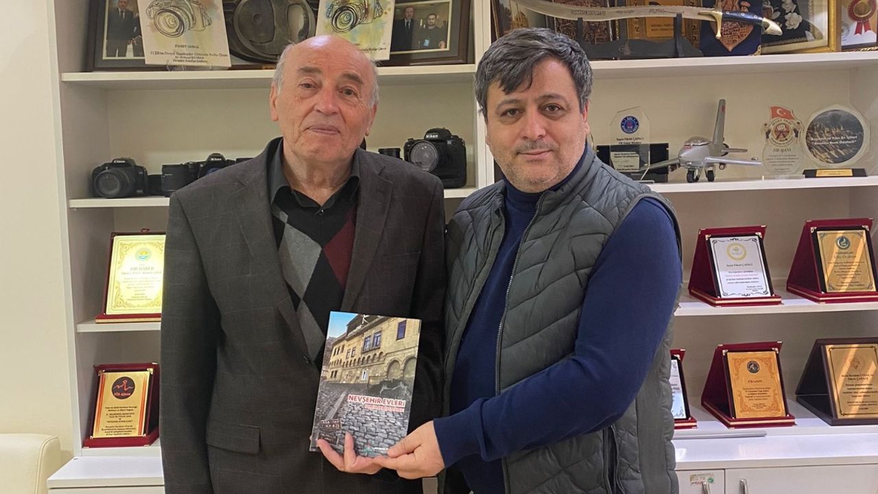 Mustafa Dinleyen'in “Nevşehir Evleri ve Mimari Özellikleri” kitabını yayınladı ...