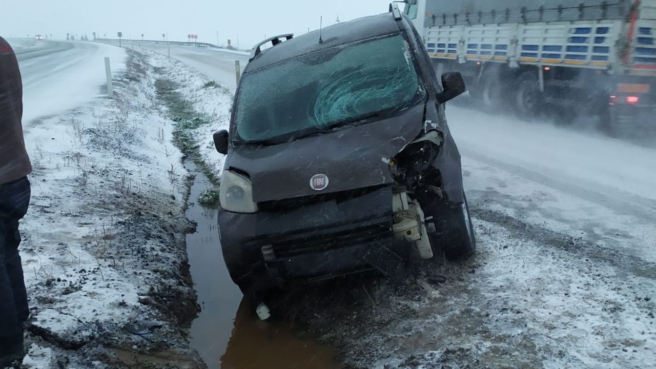 Nevşehir'de buzlanma kazaya neden oldu: Sürücüler uyarıldı