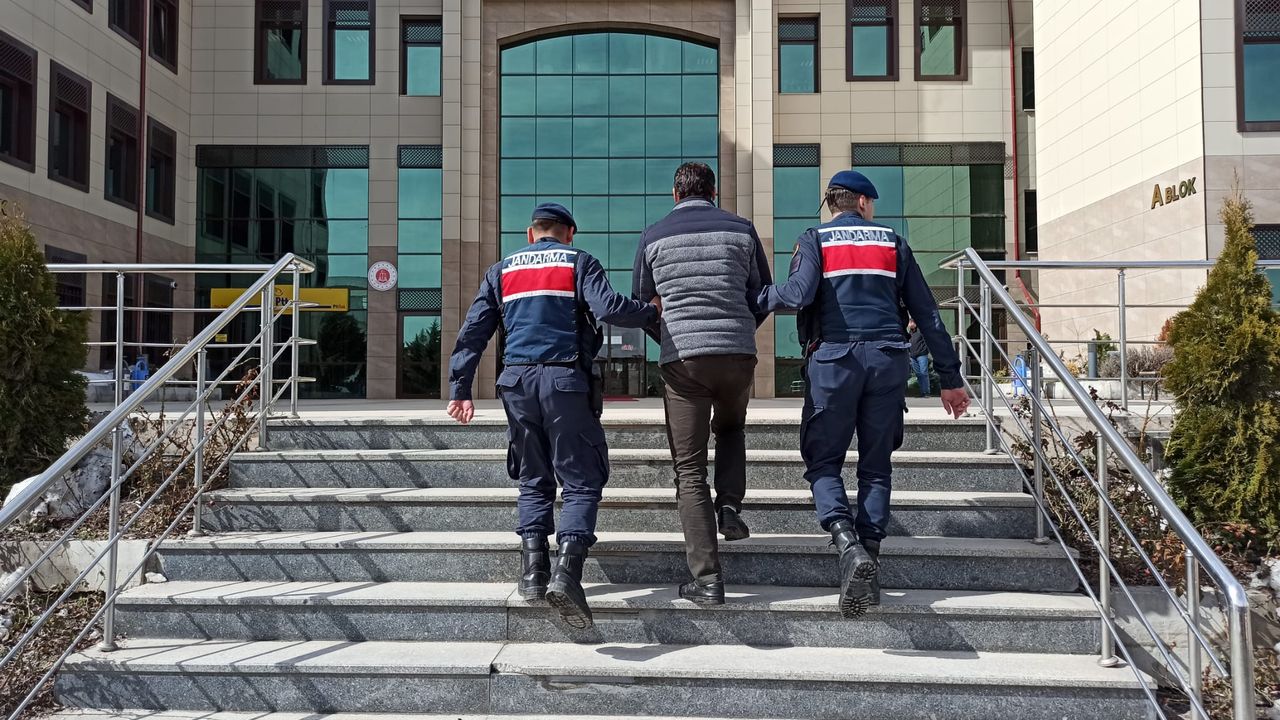 Nevşehir'de hakkında arama kararı olan 2 kişi tutuklandı