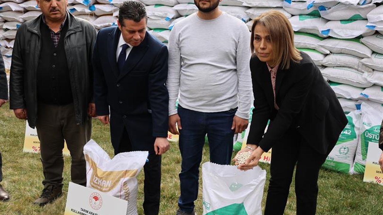 Nevşehir'de Nohut ve fasulye tohumları üreticilere teslim edildi