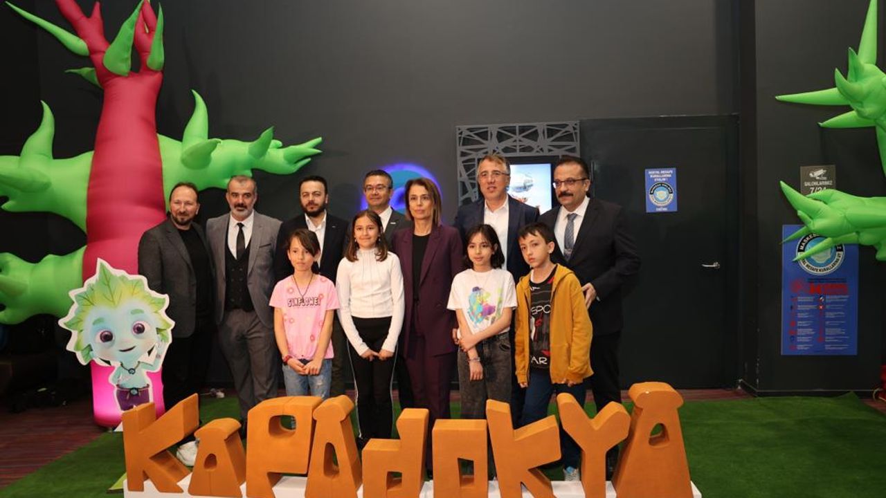 Başkan Savran, "Elif Ve Arkadaşları: Kapadokya" Filminin Galasına Katıldı