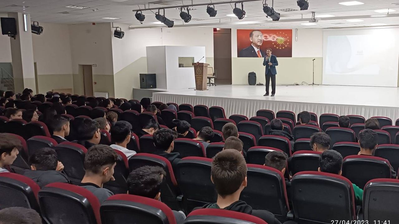 Nevşehir'de öğrencilere ‘’Diyanet Gençlik Merkezi’’ tanıtıldı.