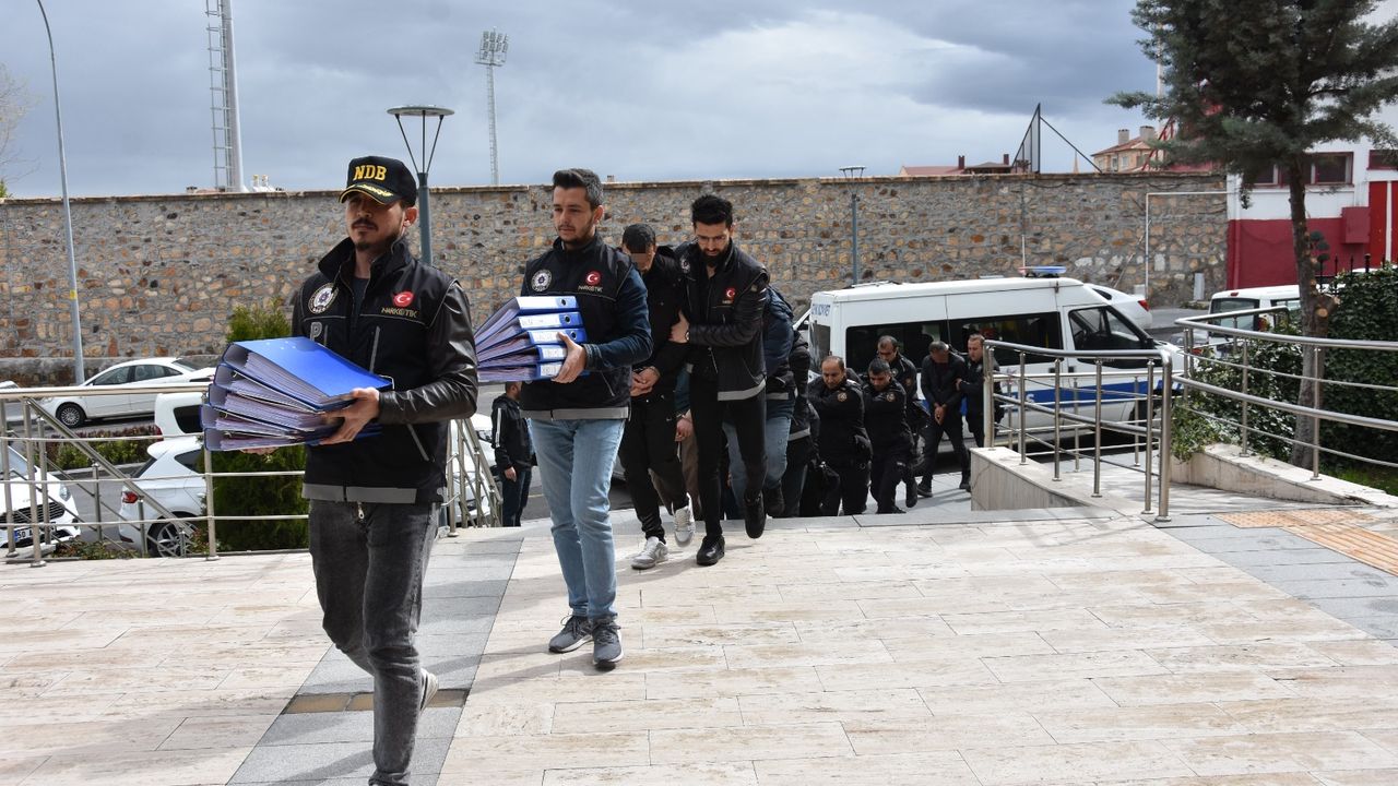 Nevşehir'deki 'Kökünü Kurutma Operasyonu'nda 30 kişi tutuklandı