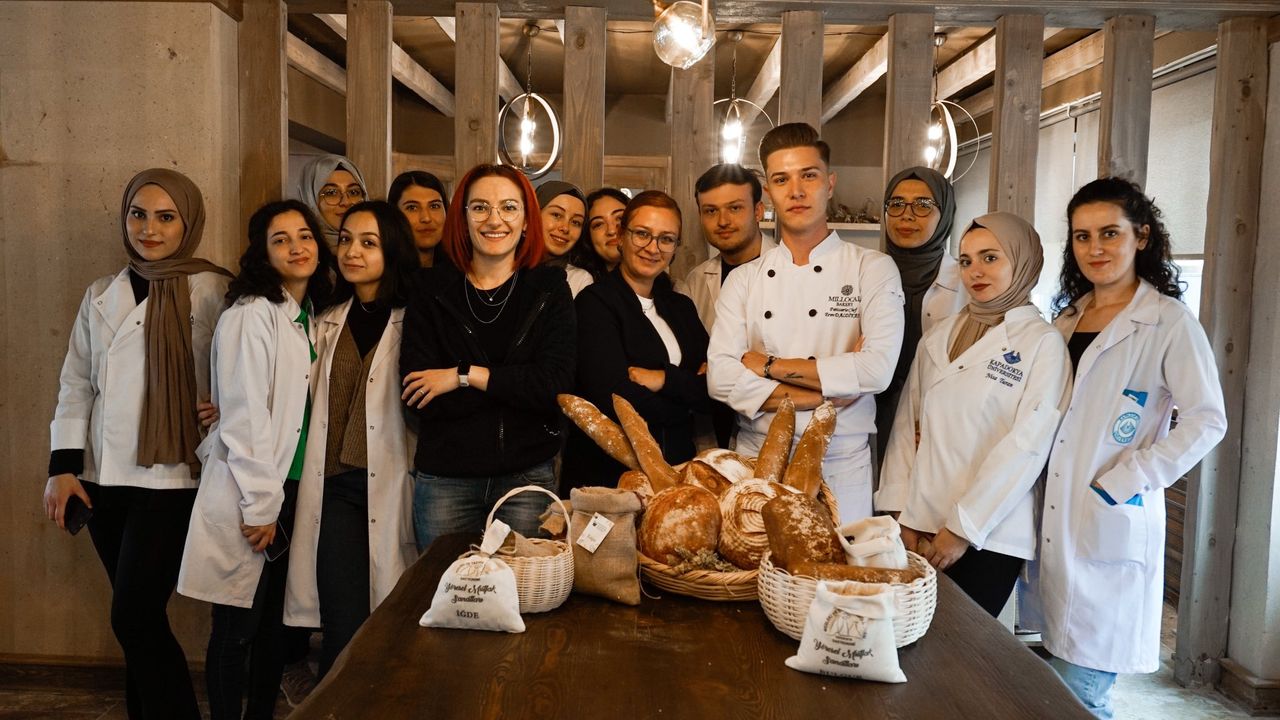 Kapadokya Gastronomi MTAL'de Geleceğin şefleri ekmek pişirdi