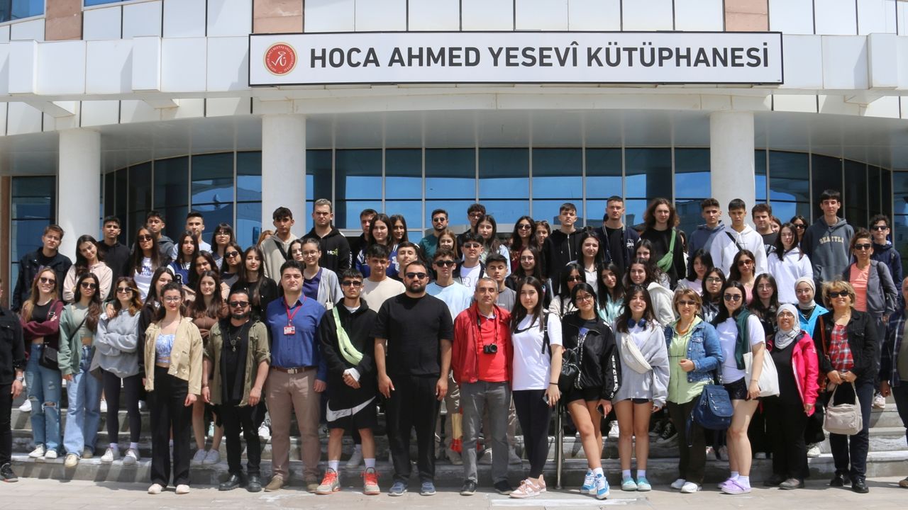 İzmir Torbalı Anadolu Lisesi Öğrencileri NEVÜ’de