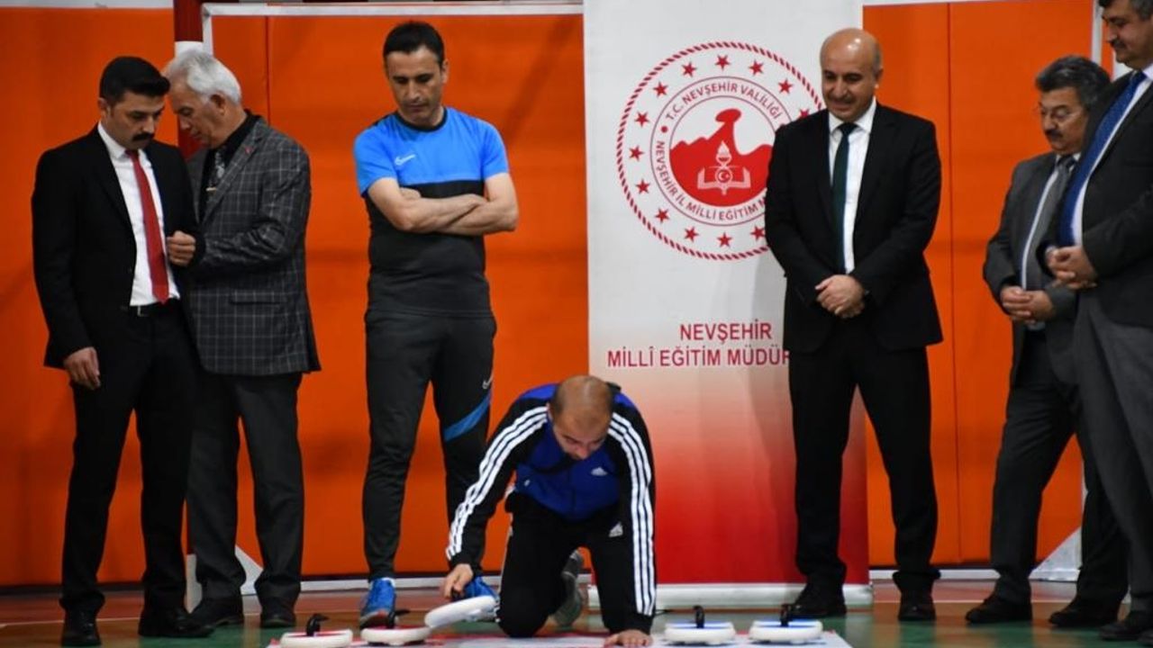 Nevşehir'de Öğrenciler Floor Curling Sporuyla Tanıştı