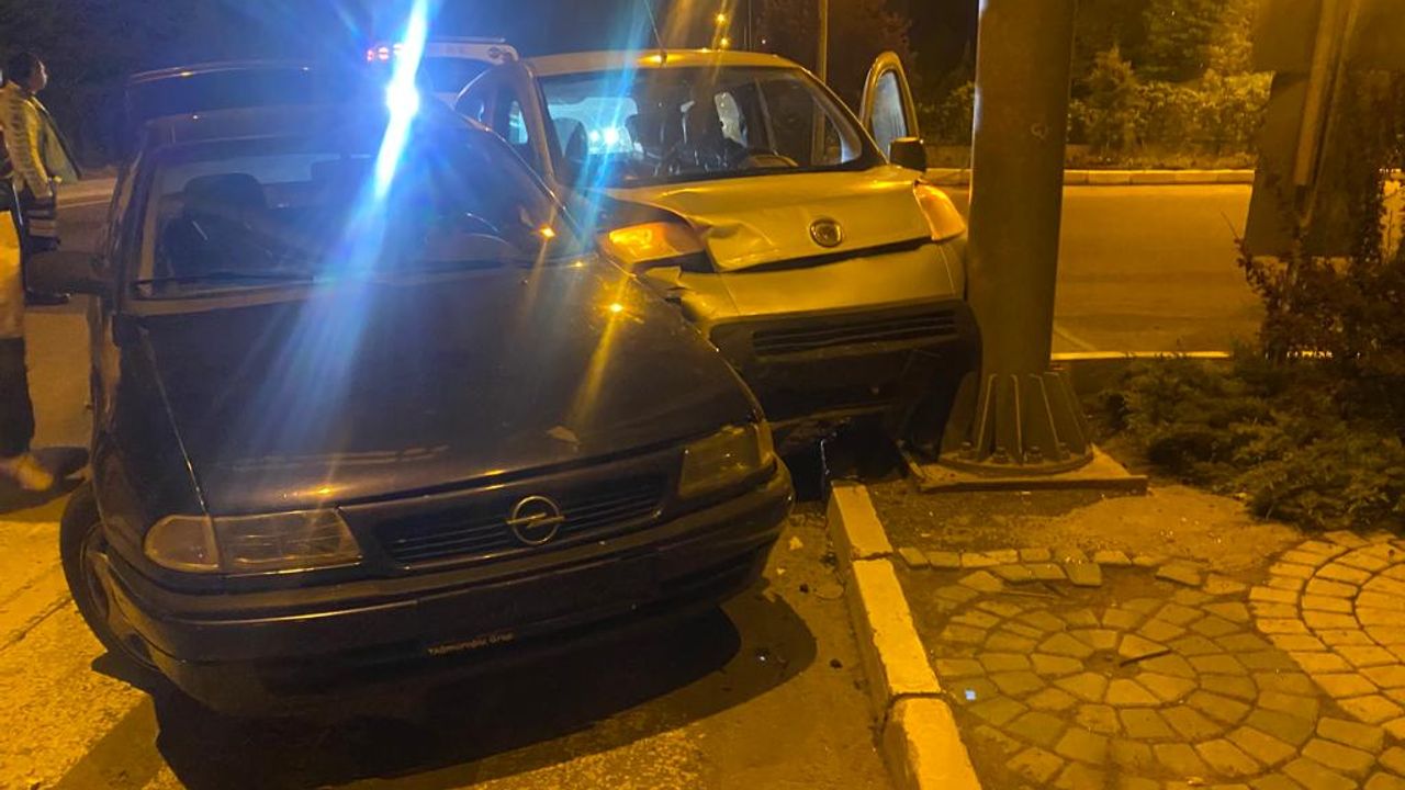 Nevşehir'de İki aracın çarpışması sonucu maddi hasar oluştu