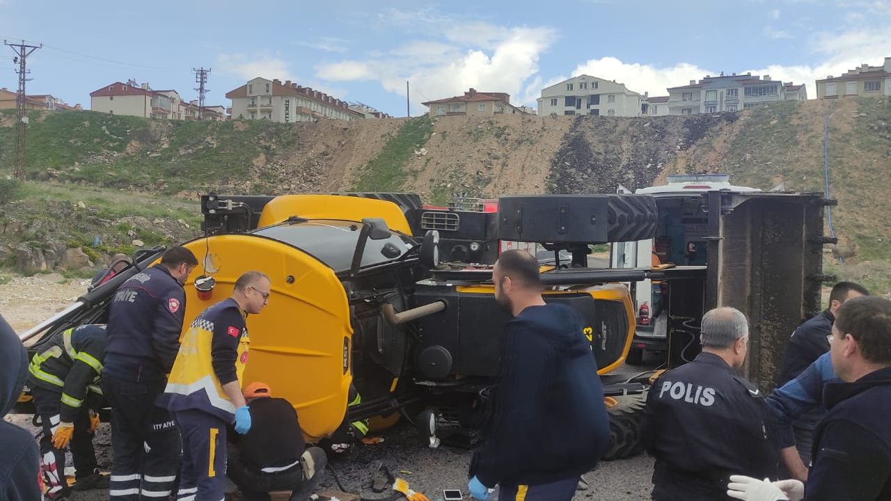 Nevşehir'de Kepçe Devrildi, Operatör Yaralandı
