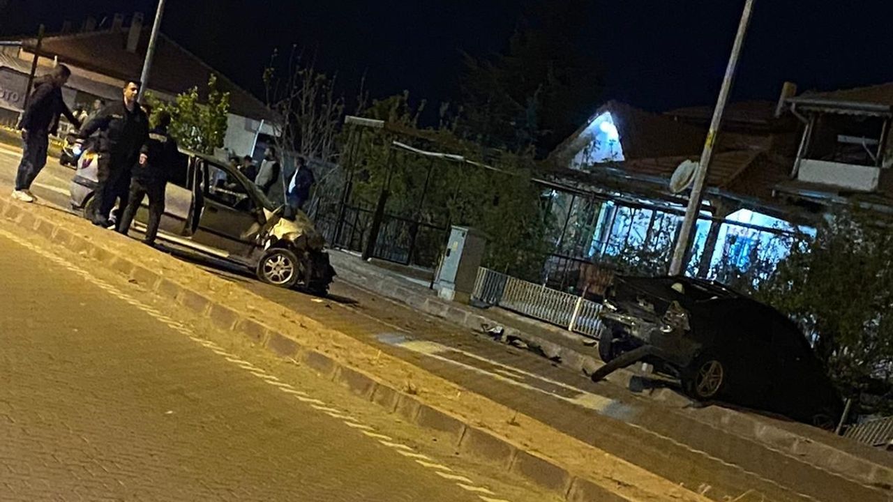 Nevşehir Acıgöl'de feci kaza: 2'si ağır 4 yaralı