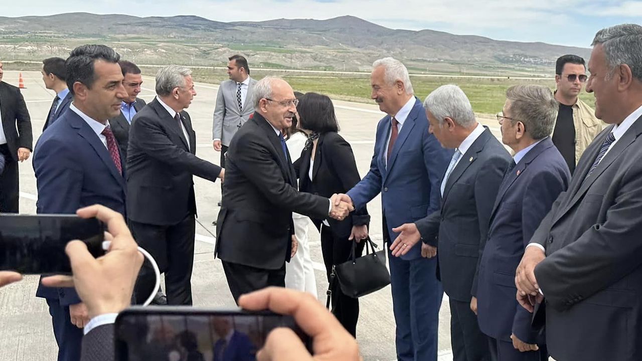 Kılıçdaroğlu, Kapadokya Havalimanı'ndan Niğde'ye uğurlandı