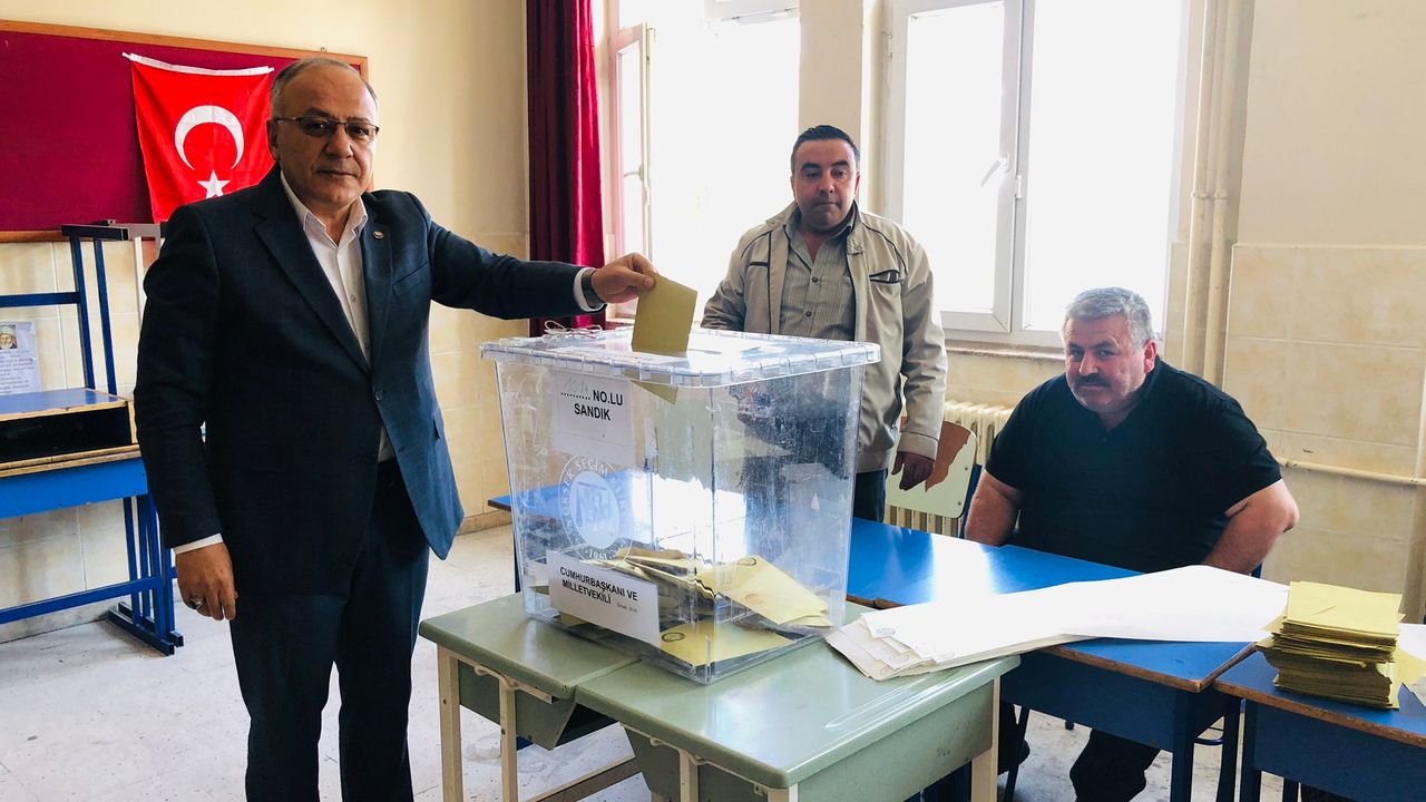 Derinkuyu Belediye Başkanı Bülent Aksoy Oyunu Kullandı
